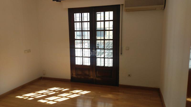 Foto 7cd0336b-1f98-48d4-b41d-5d3cf202fa84. Alquiler chalet en calle ronda 6 se alquila casa centro pueblo lópez larga temporada en Fuengirola