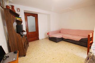 Casa a Centro. Casa en pleno centro con 5 dormitorios, patio, terraza y 3 balco