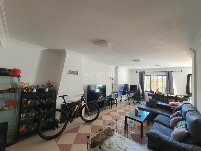 Foto 639f1523-8593-4bf4-8e33-76801e30aec9. Casa adossada amb aparcament a El Altillo Jerez de la Frontera