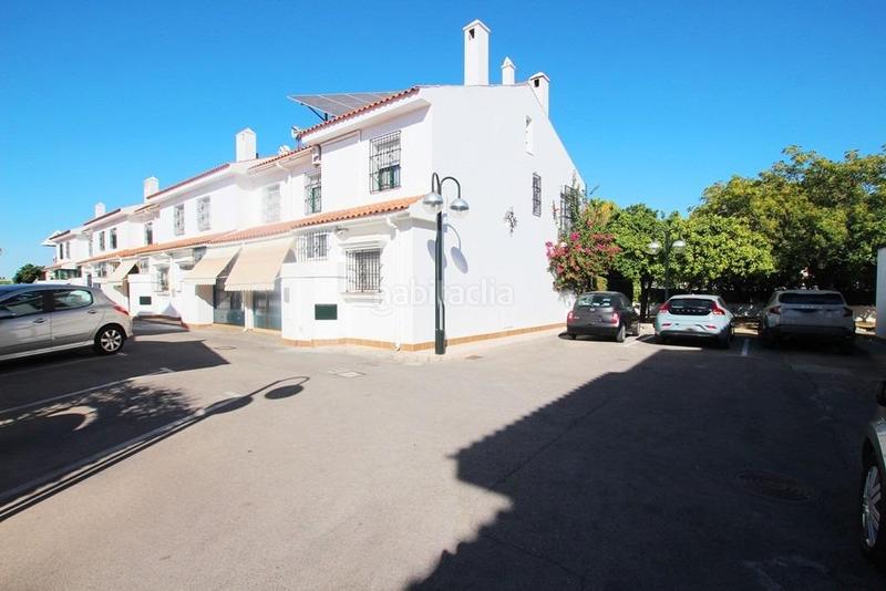 Foto b5caace5-ecc5-462e-98fd-2aff069cb9ee. Casa a schiera con parcheggio in El Altillo Jerez de la Frontera