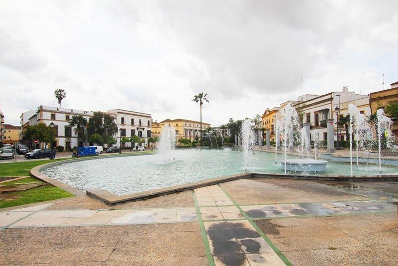 Foto e54ce9d3-36bb-4892-b580-24d1ef157503. Casa adosada adosado con 2 plazas de garaje en zona centro en Jerez de la Frontera