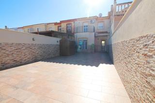 Casa adossada a Caballero Bonald-S. José Obrero-Guadalcacín. Adosado en zona norte