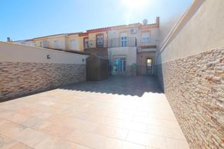 Maison jumelée à Caballero Bonald-S. José Obrero-Guadalcacín. Adosado en zona norte