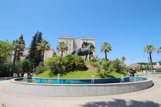 Piso en Divina Pastora - La Yeguada. Piso de 5 dormitorios en zona plaza del caballo