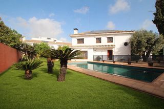 Chalet in El Altillo. Chalet con piscina en el altillo