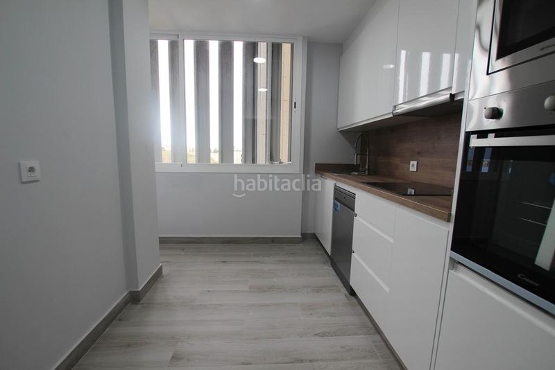 Foto 271505b9-2b90-411a-bdd5-0f4fb4a31631. Piso  de 4 dormitorios y plaza de aparcamiento zona merca 80 en Jerez de la Frontera