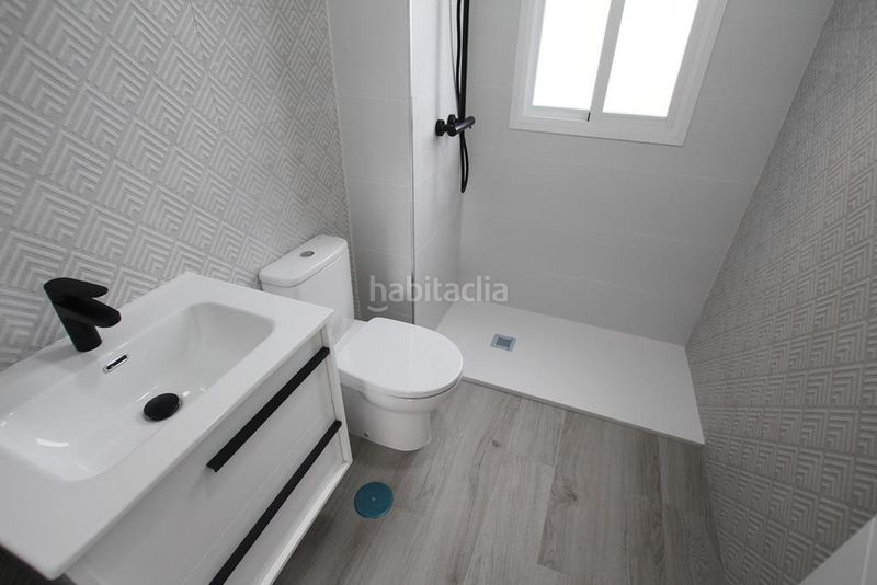 Foto 30c8d806-0a6e-4fca-aba2-3d04358e5630. Piso  de 4 dormitorios y plaza de aparcamiento zona merca 80 en Jerez de la Frontera