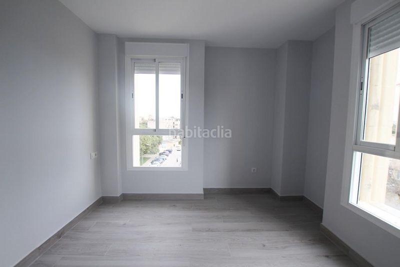 Foto 32f7bba2-61cc-423f-a985-26856c0405ab. Piso  de 4 dormitorios y plaza de aparcamiento zona merca 80 en Jerez de la Frontera
