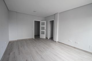 Appartamento in La Plata. Piso de 4 dormitorios y plaza de aparcamiento zona merca 80