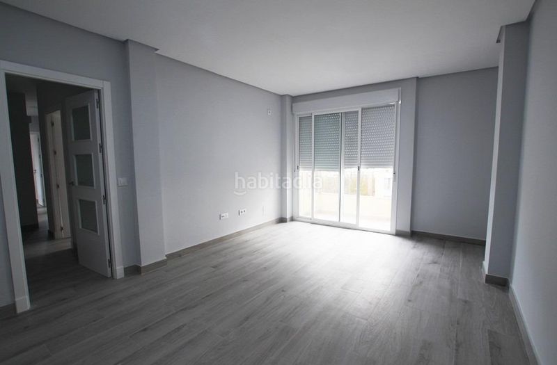 Foto 7d19df64-61c7-4aab-864d-b1d0f17a6e60. Piso  de 4 dormitorios y plaza de aparcamiento zona merca 80 en Jerez de la Frontera