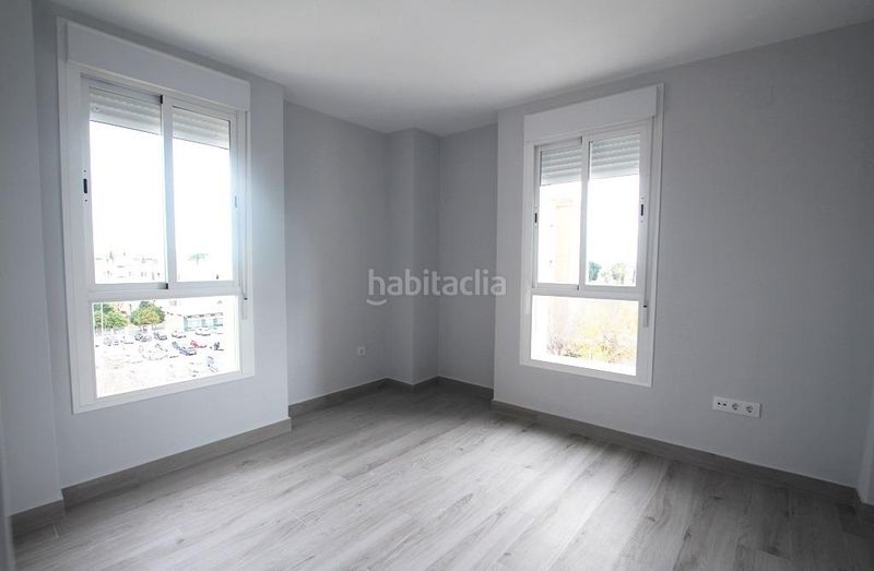 Foto bb89324f-a7be-419d-bf82-4e78245a6157. Piso  de 4 dormitorios y plaza de aparcamiento zona merca 80 en Jerez de la Frontera