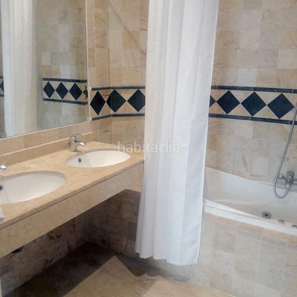Foto 8aa886f2-5359-4da6-8893-8a1440411fa3. Àtic amb xemeneia piscina a Paraiso - Barronal Estepona