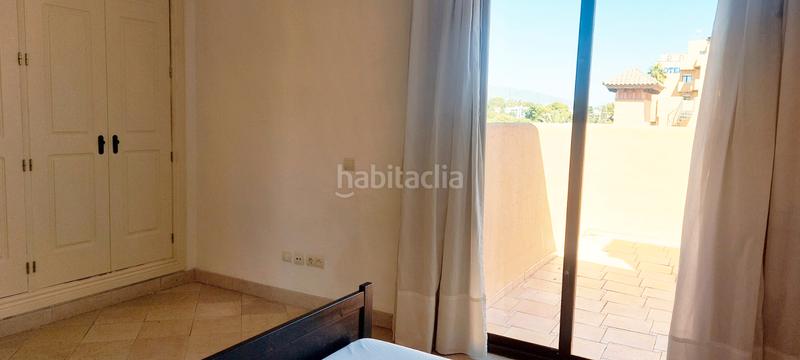 Foto aa80bd99-e656-4354-a208-e5053dd2f390. Ático bonito ático en 2ª línea de playa con piscina en Estepona