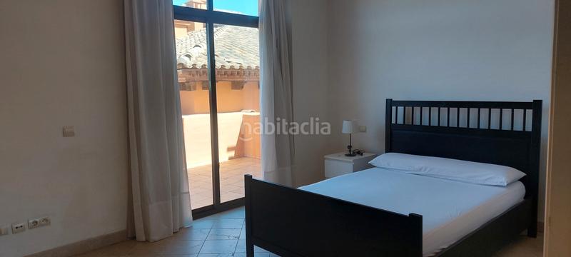Foto ad2b18cf-c68e-4ad8-9164-076b58f4b7b7. Ático bonito ático en 2ª línea de playa con piscina en Estepona