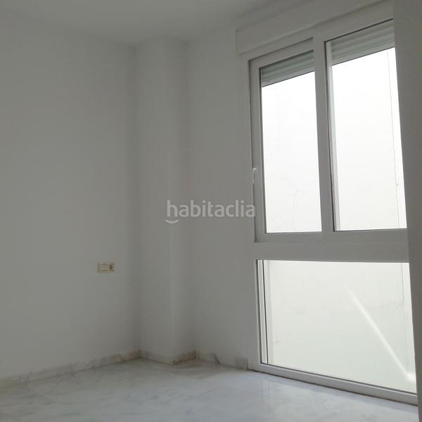 Foto f30619df-7b9f-4c9e-ba76-e5a8fdf226a5. Alquiler piso en La Goleta - San Felipe Neri Málaga