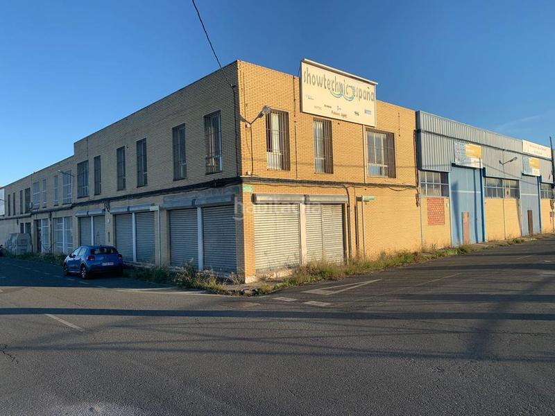 Foto 54847bf5-4f7f-4efb-a83d-11a7a1cd3b13. Oficina a calle azahar 2 a Valencina de la Concepción