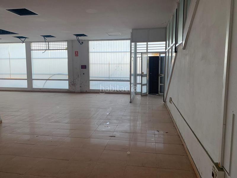 Foto 96d7c1a9-4023-4715-8ab6-8d35e6446278. Oficina a calle azahar 2 a Valencina de la Concepción