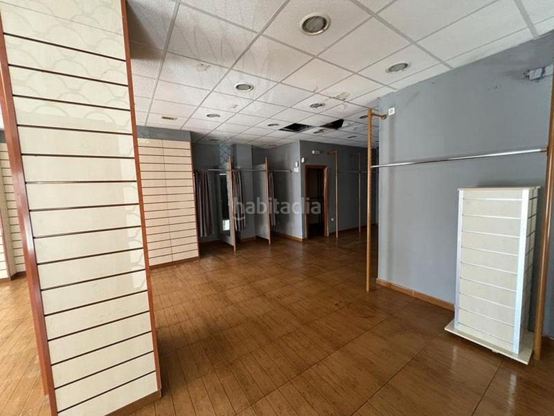 Foto 4ba5ac24-9c6c-4a79-a482-36d4ed60e452. Local comercial en calle alcalde próspero castaño 1 local comercial . en San Juan de Aznalfarache
