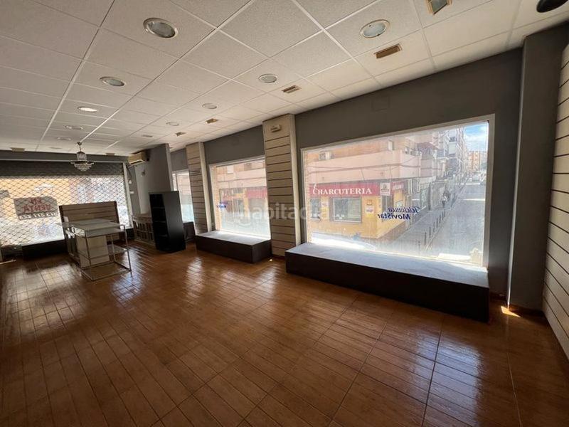 Foto 5673a611-8d2a-46cd-9970-c8b5ef776b71. Local comercial en calle alcalde próspero castaño 1 local comercial . en San Juan de Aznalfarache