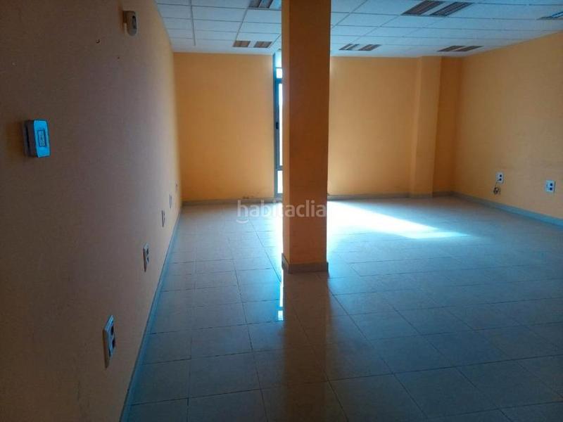 Foto c40bf807-0280-4399-acc3-2366e08133b6. Oficina a calle marqués de pickman 15 a Barrio del Nervión Sevilla