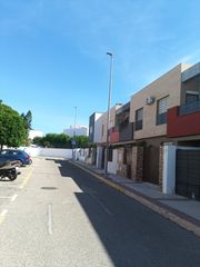 Casa a schiera  Calle despeñaperros 39. Casa adosada en bollullos de la mitacion en calle despeñaperros