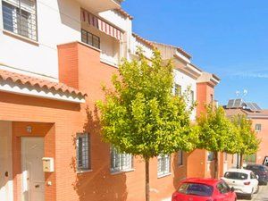 Lloguer Dúplex  Calle pintor camacho 7. Piso en alquiler enfrete del hospital nisa