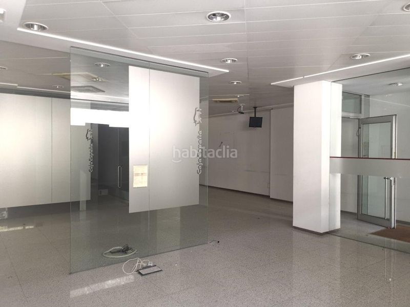 Foto 2b8eceb1-bf2b-4c13-bc65-1a5cad56b5fb. Local comercial a calle amador de los ríos 38 a La Calzada - La Florida Sevilla
