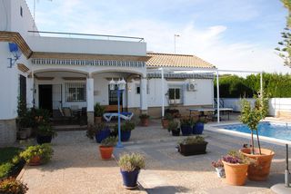 Chalet en Loreto. Magnifico chalel en urbanización huerta grande