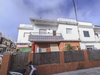 Casa adossada  Calle francisco lara y araujo 47. Chalet en venta en centro de chipona