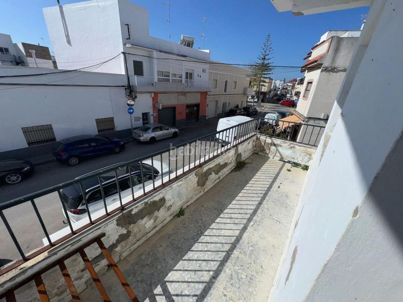 Foto f9d82692-31f0-4909-870b-09bb88317e8e. Casa adossada a calle francisco lara y araujo 47 a Chipiona