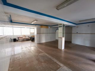 Local Comercial a Barrio Bajo. Local convertible en vivienda