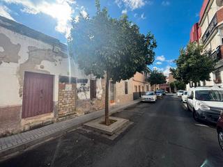 Terrain résidentiel à Calle modesto abin 2. Terreno en el cerro, ideal para construir (se pueden adquirir ju