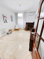 Appartement  Calle juan talavera heredia. Se vende magnífico bajo en pleno cerro del águila, en buen estad