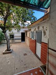 Casa  Calle dos hermanas. Se vende magnífica casa con muchísimas posibilidades para hacert