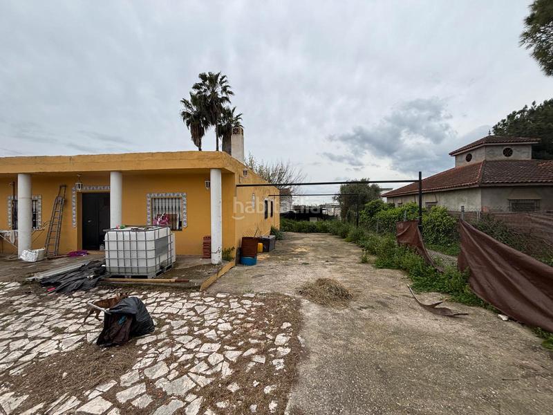 Foto 0d56cf3e-54e6-46b2-a13a-35035de280d6. Chalet se vende magnífico chalet en la urbanización federico echaguy, zona en plena expansión a minutos de entre núcleos, . en Dos Hermanas