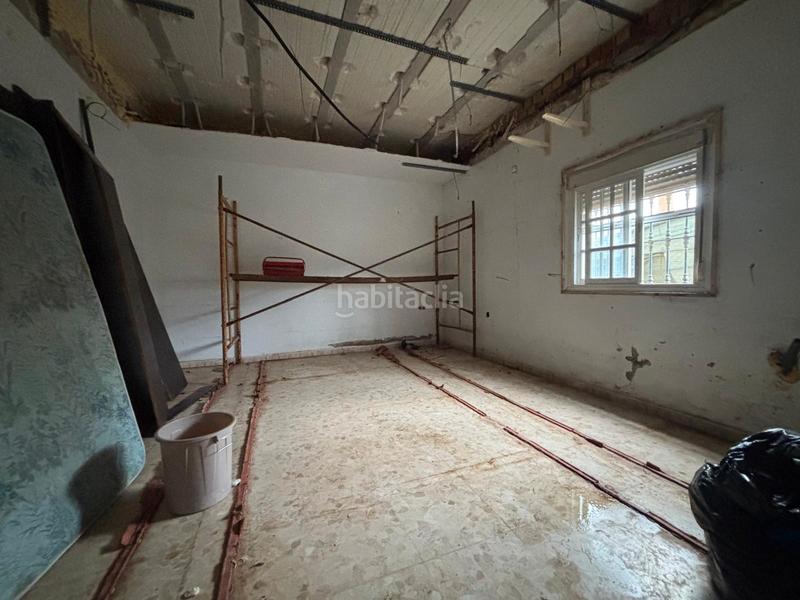 Foto 73c118f0-0145-4577-aaaf-0e9d9d5da042. Chalet se vende magnífico chalet en la urbanización federico echaguy, zona en plena expansión a minutos de entre núcleos, . en Dos Hermanas