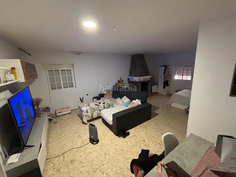 Foto c1fede33-5f82-428c-ab57-1a63edd584b1. Chalet se vende magnífico chalet en la urbanización federico echaguy, zona en plena expansión a minutos de entre núcleos, . en Dos Hermanas