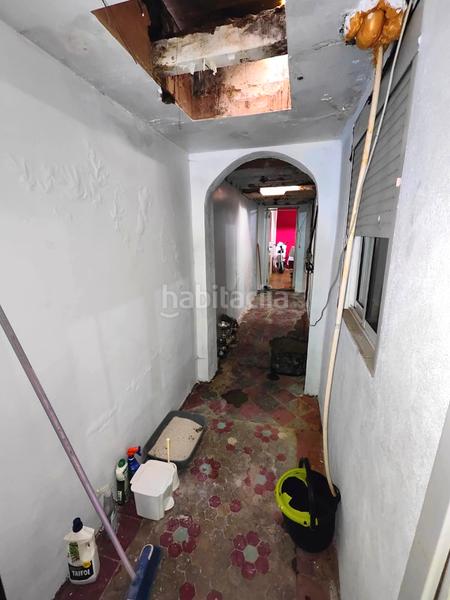 Foto cd5a6c17-87f5-4aff-b10b-7f44a3a485f2. Casa se vende casa en planta baja con muchísimas posibilidades para hacerla la casa de tus sueños. en Sevilla