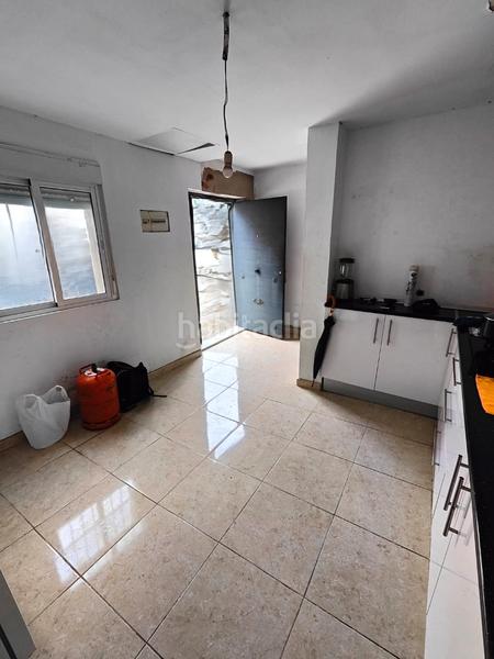 Foto e85a355b-2d12-4199-b8b2-a41854272d6d. Casa se vende casa en planta baja con muchísimas posibilidades para hacerla la casa de tus sueños. en Sevilla