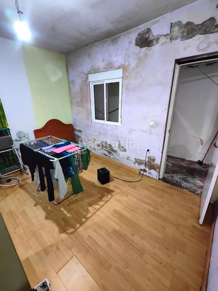 Foto ea0e8e4f-31e4-4d64-bf28-a8032e2bc976. Casa se vende casa en planta baja con muchísimas posibilidades para hacerla la casa de tus sueños. en Sevilla