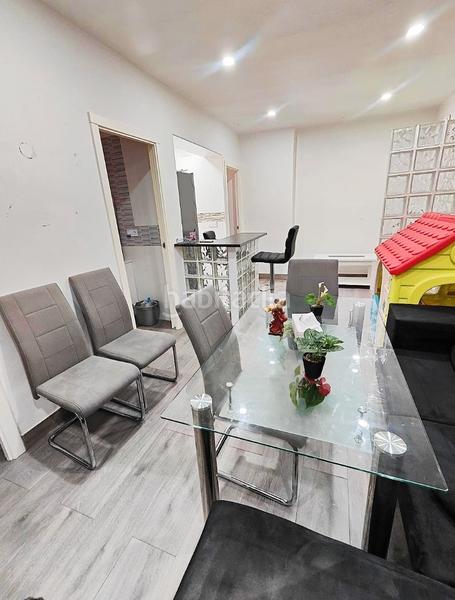 Foto 4a8578b5-0f81-4e69-9338-f6c9f1e71833. Piso se vende precioso piso en la zona de las candelarias junto a la iglesia de ntra. señora la candelaria. en perfecto estado. en Sevilla