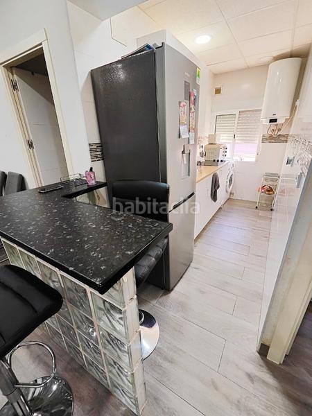 Foto f4aecebb-648d-480f-b451-1b130d5d1e60. Piso se vende precioso piso en la zona de las candelarias junto a la iglesia de ntra. señora la candelaria. en perfecto estado. en Sevilla