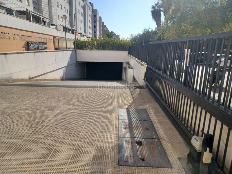 Foto 1827f9aa-4fa6-4d99-bec0-d788af0f6de7. Aparcament cotxe a Los Remedios Sevilla