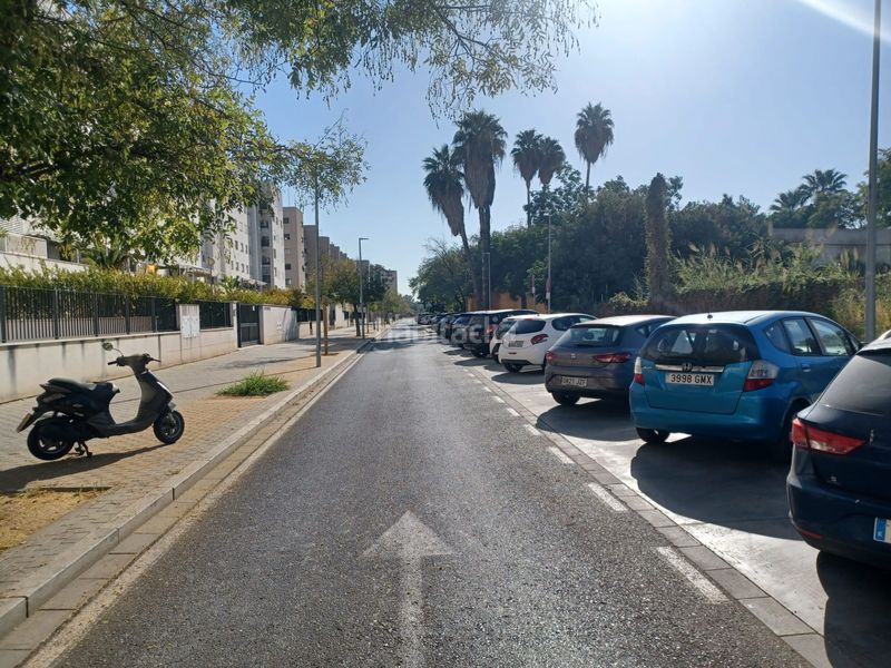 Foto 2918aa33-f838-4c16-84a7-c4e5e1910ed1. Aparcament cotxe a Los Remedios Sevilla