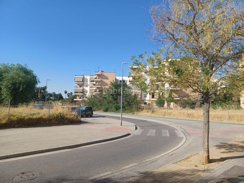 Foto a1725af2-9fcd-4928-aa38-be8013269fdd. Aparcament cotxe a Los Remedios Sevilla