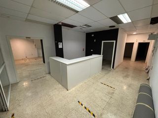 Geschäftsraum  Calle hernán ruiz. Se vende amplio local comercial de 440 m² situado en pleno cerro