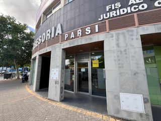 Geschäftsraum  Avenida parsi. Local comercial en esquina con gran visibilidad – zona hacienda