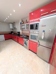 House  Calle puebla de cazalla. Se vende preciosa casa en la zona de padre pio. lista para entra