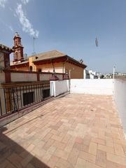 Casa adosada en San Vicente. Casa en el centro de sevilla