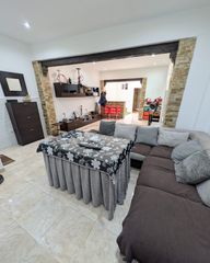 Casa  Calle puebla de cazalla. Espectacular vivienda completamente reformada con excelentes cal